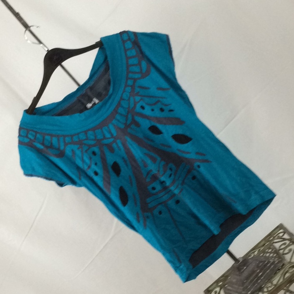Ten 2 appliqued tee